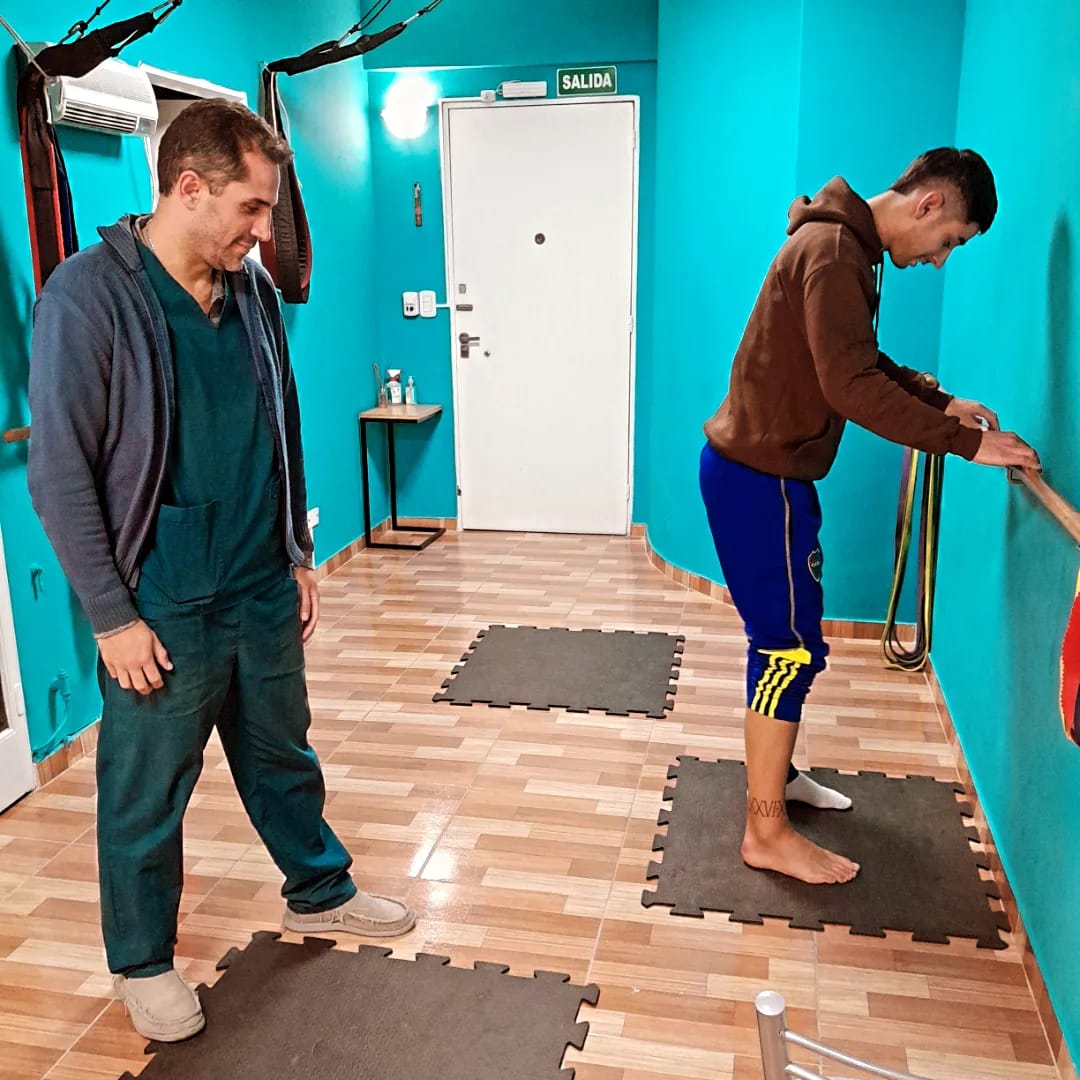 Sesión de entrenamiento funcional en el estudio de Urquisalud.